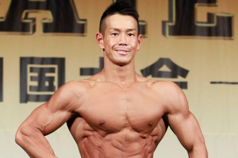 家族が寝ている時間にトレーニング 筋トレ 仕事 子育てとマルチにこなすナイス笑顔なパパマッチョの姿 Fitness Love