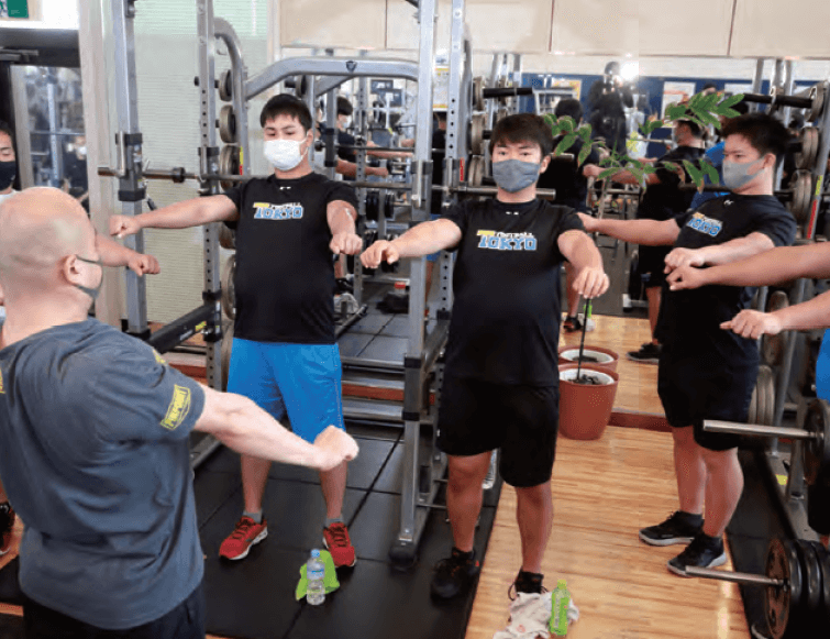 ベンチプレスで大事なのは たった１つだけ ゴールドジムアドバンストレーナー 荒川孝行が熱血指導 Fitness Love