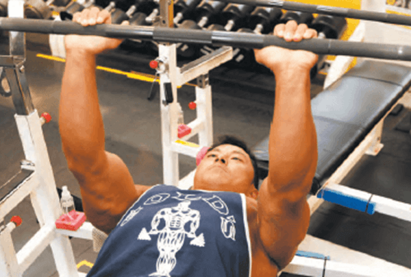 「種目や重さはどうしたら…？」上腕三頭筋の鍛え方をボディビル世界王者が解説