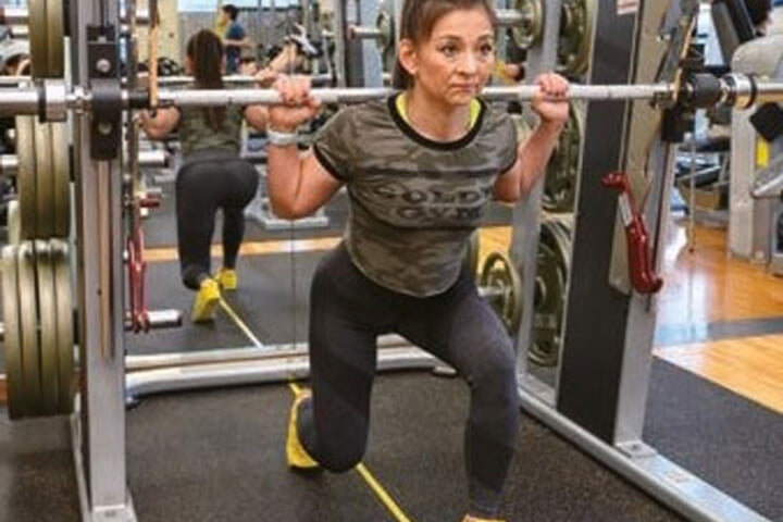 【初心者にも】「ランジ」筋トレのやり方とは？下半身を効果的に鍛える方法を解説