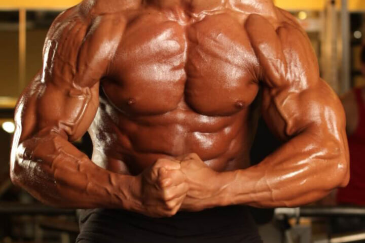 【筋トレ初心者向け】上腕二頭筋の鍛え方をボディビル世界王者が解説！幅や高さの作り方、腕のアウトライン強化法とは