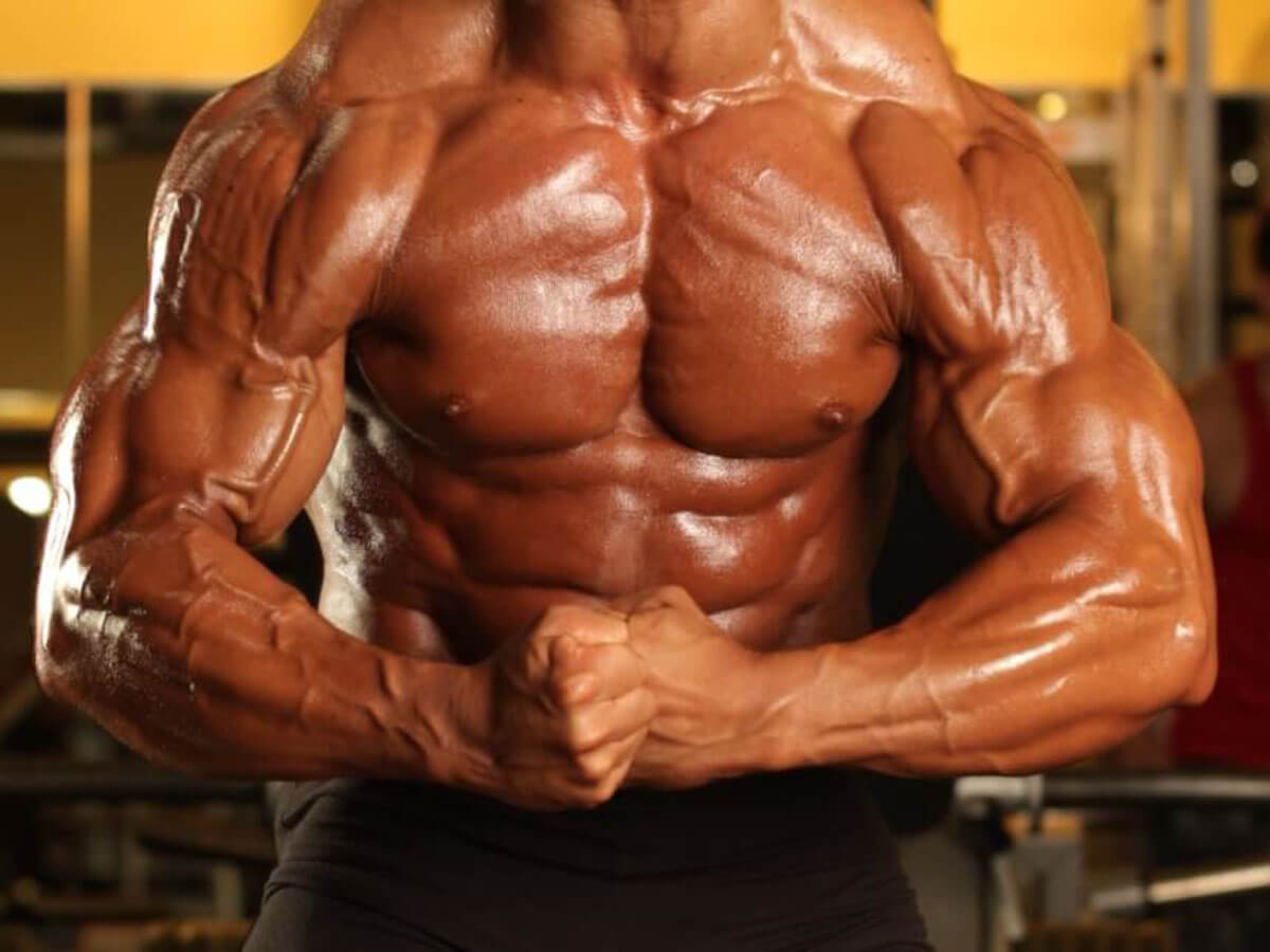 【筋トレ初心者向け】上腕二頭筋の鍛え方をボディビル世界王者が解説!幅や高さの作り方、腕のアウトライン強化法とは