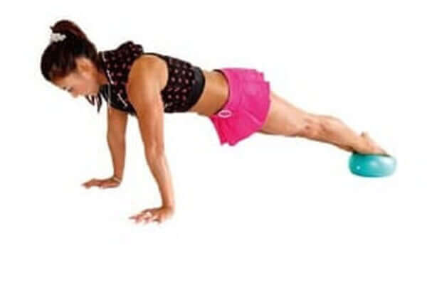 胸や上腕三頭筋、腹筋、背筋など全身を鍛えて【くびれを作る全身トレーニング DAY６】