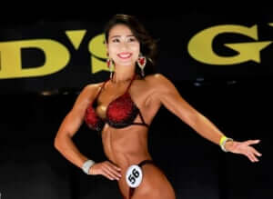 難病を乗り越え健康的な美ボディを披露した高校生の娘を持つママ マッスル Fitness Love