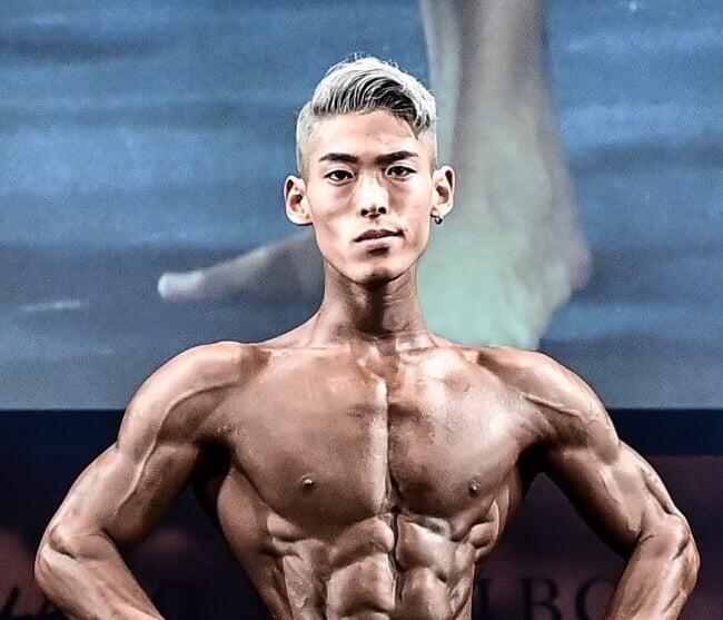 腹筋バッキバキな彫刻ボディで 細マッチョ の頂点に Fitness Love