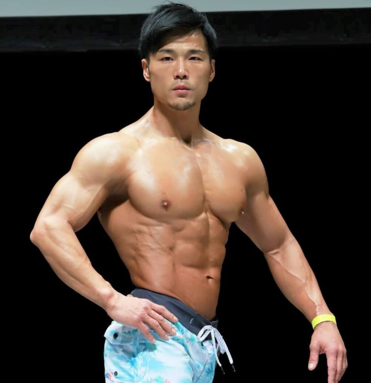 笑わない男!? 強面ムキムキ男性が優勝「趣味は家族と過ごすこと