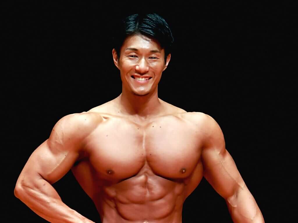 肩に効かせるために効果抜群 肉厚な肩をつくるコツをトップメンズフィジーク選手が紹介 Fitness Love