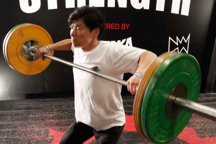 【僧帽筋上部の鍛え方】ハイプルのやり方を2015年全日本ウエイトリフティング選手権大会77kg級チャンピオンの本間智也コーチが動画で解説