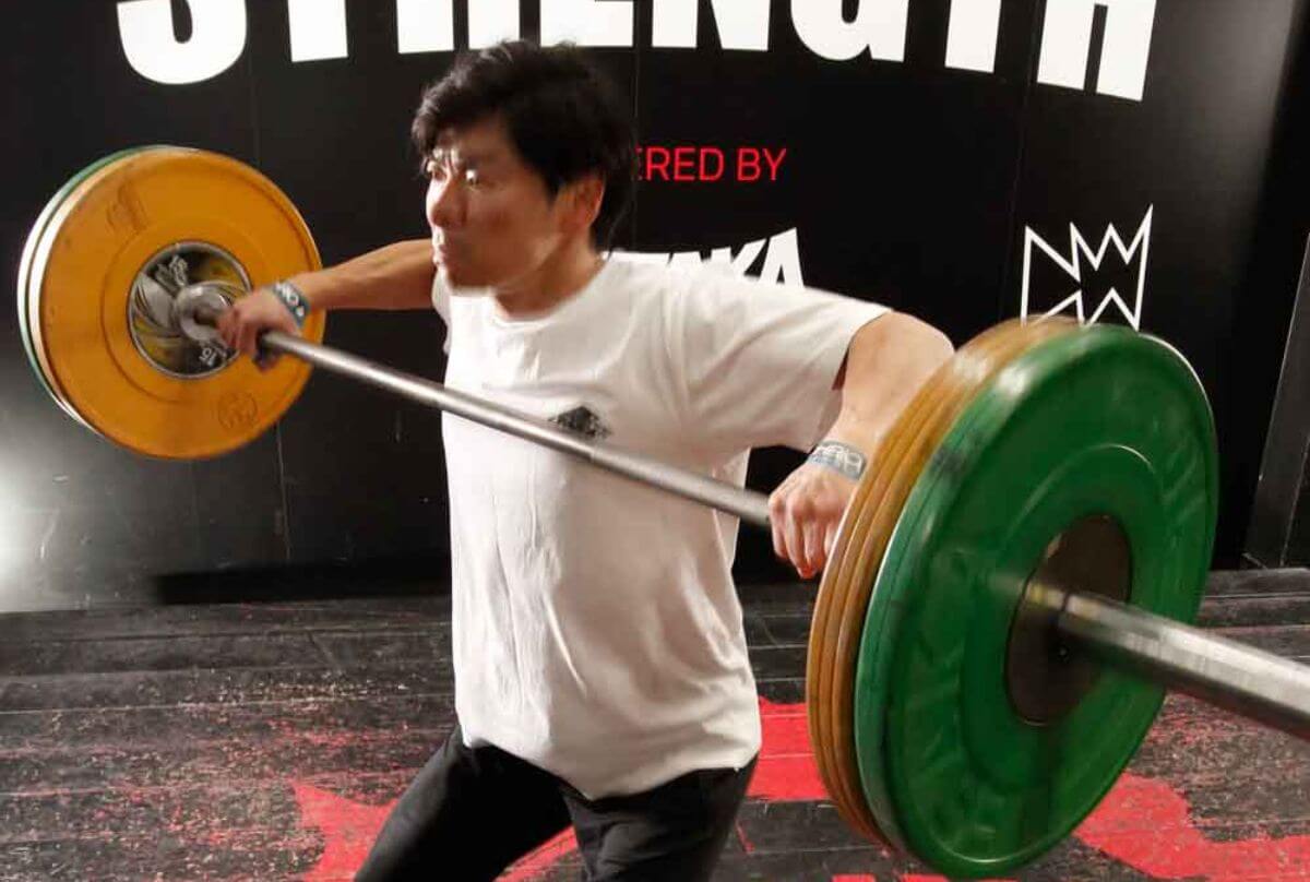 【僧帽筋上部の鍛え方】ハイプルのやり方を2015年全日本ウエイトリフティング選手権大会77kg級チャンピオンの本間智也コーチが動画で解説