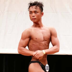 筋トレ歴約1年でボディビル大会優勝「最速でデカくなるために朝夕のダブルスプリット」