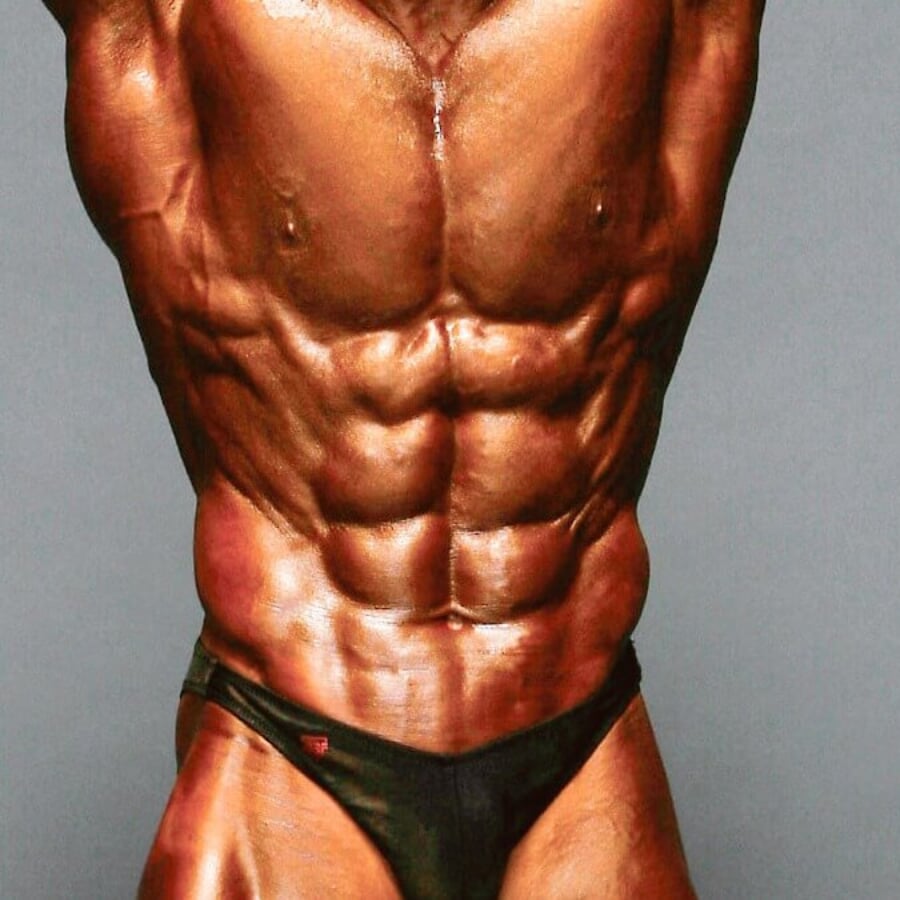 ボディビル世界王者である鈴木雅選手が選出した究極の『腹筋』図鑑と