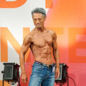 53歳イケオジ会社員がDENIM部門でクラス優勝！強化したヒップと目線で悩殺？