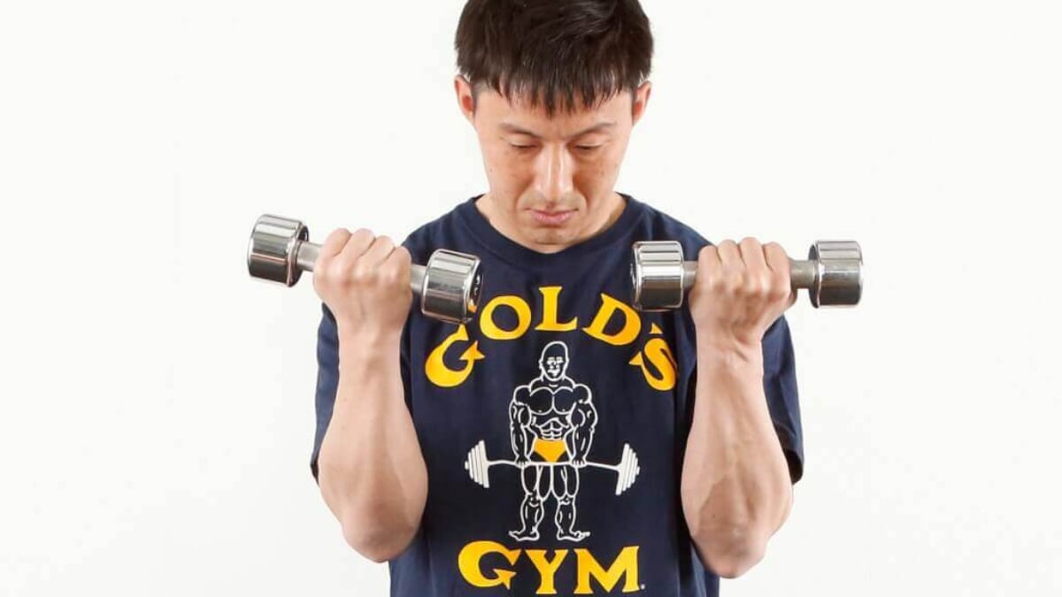 ダンベルで腕トレ！【上腕二頭筋】に効く2種目━筋トレ初心者に