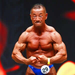 狂気の61歳が今の巨大な筋肉ボディを作り上げた方法「お腹が空いたら 