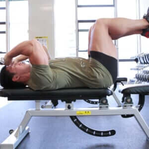 【筋トレ1分コラム】股関節の屈曲・伸展でライイングエクステンションのトレーニング効果が変わる！
