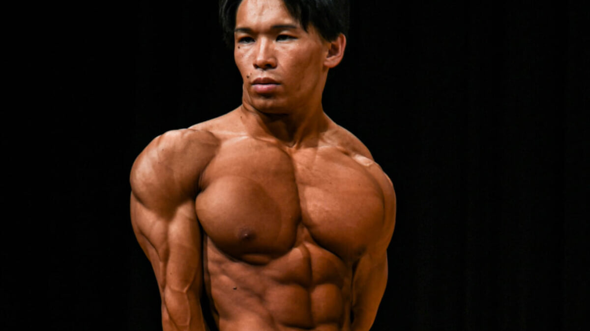 3日に1度の腕立て伏せだけ！若手筋肉芸人ハタノハタの盛り上がった大胸