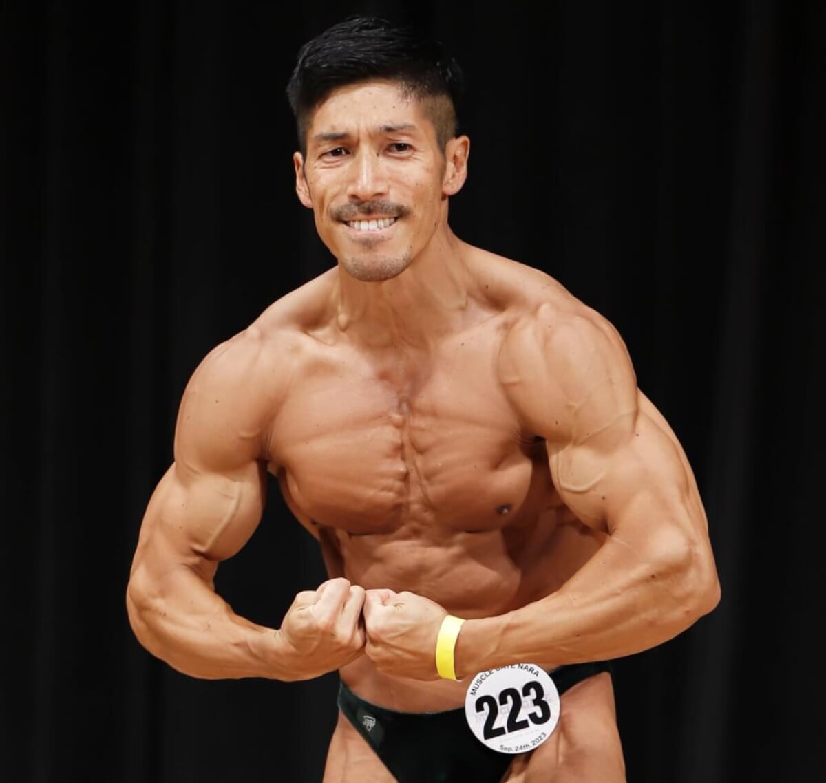 筋肉隆々の全身を作り上げた「筋トレへの情熱」。一日2～4時間