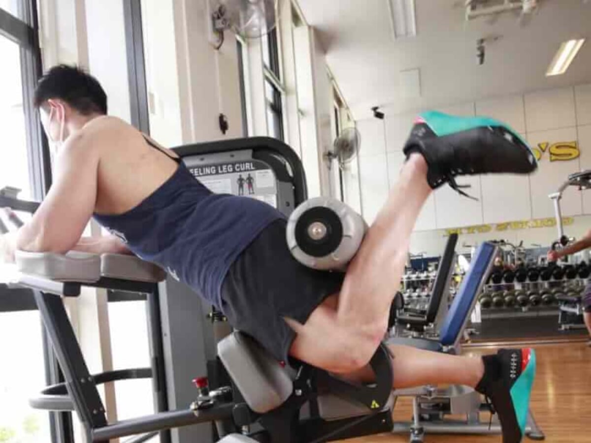 スタンディングレッグカール