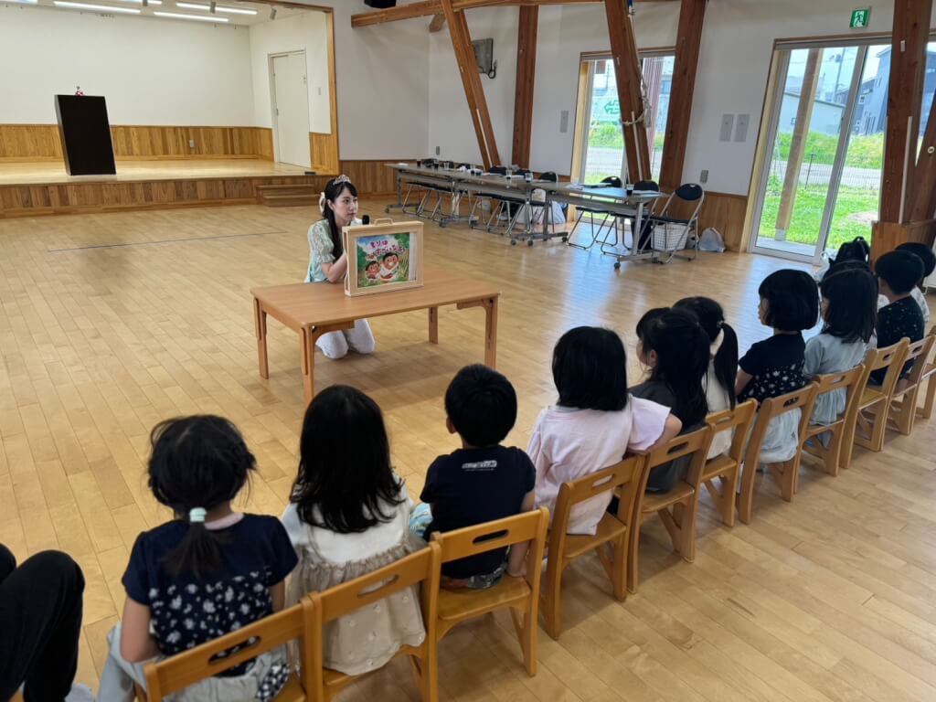 絵本の読み聞かせ