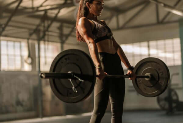 デッドリフトの重量設定は体型で決まる？フォームのポイントは？