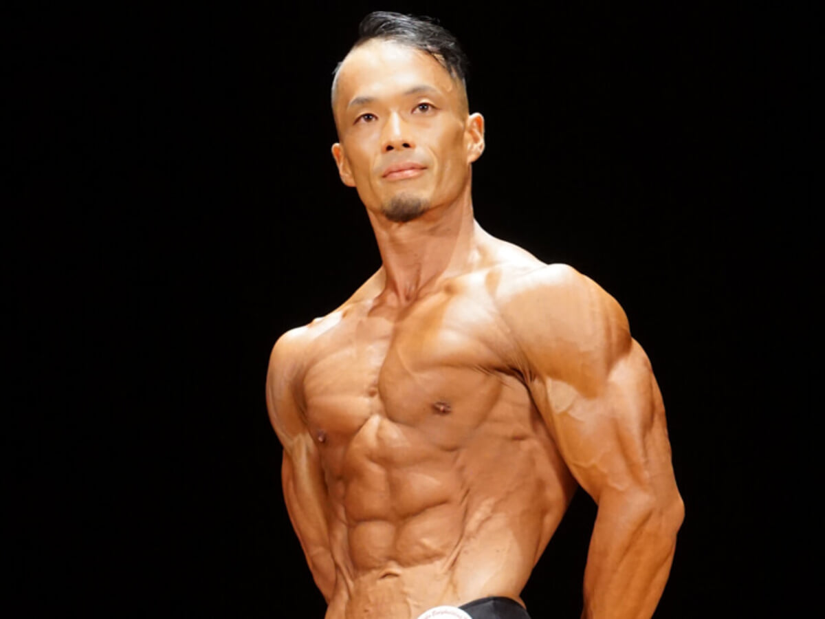 筋トレは呪い」 週8～9回で鍛える36歳がバキバキの腹筋を披露 ボディ