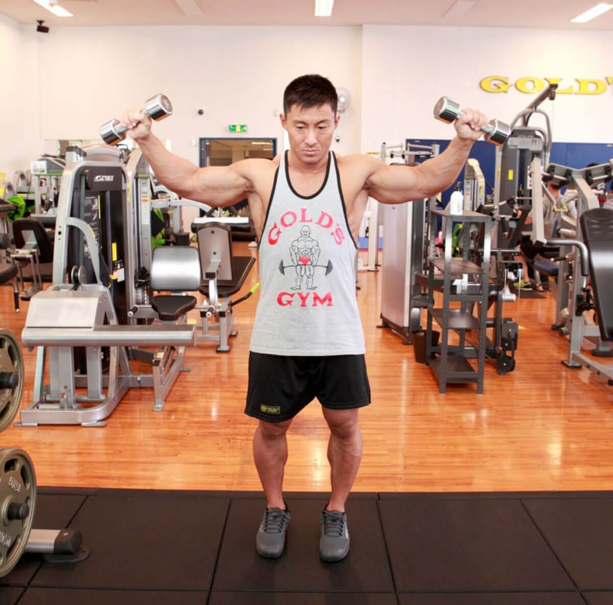 サイドレイズってどこに効くの？フォームやコツは？ボディビル世界チャンピオンが動画で解説