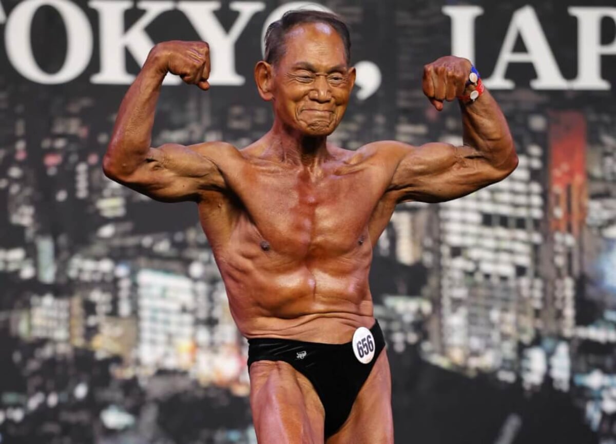 審査員がスマホで撮影！ 88歳のレジェンドボディビルダーに世界大会が