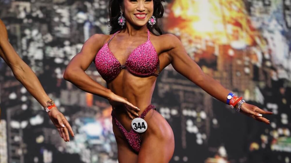 丸みのある筋肉で彩られたキラキラと美しいアウトライン 世界大会に