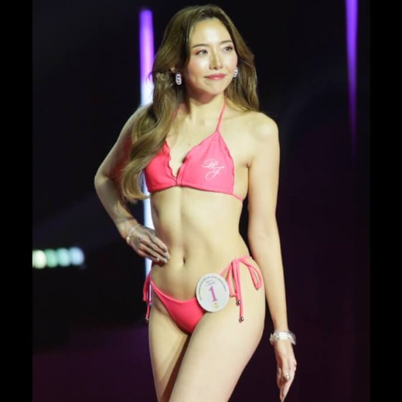 38歳・2児の母が「透き通った」美白ビキニ姿を作りボディコンテストで