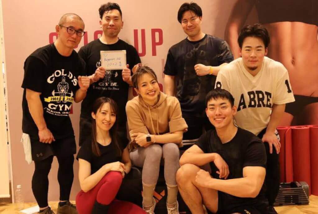 岡部友さんとトレーナー、参加者たち