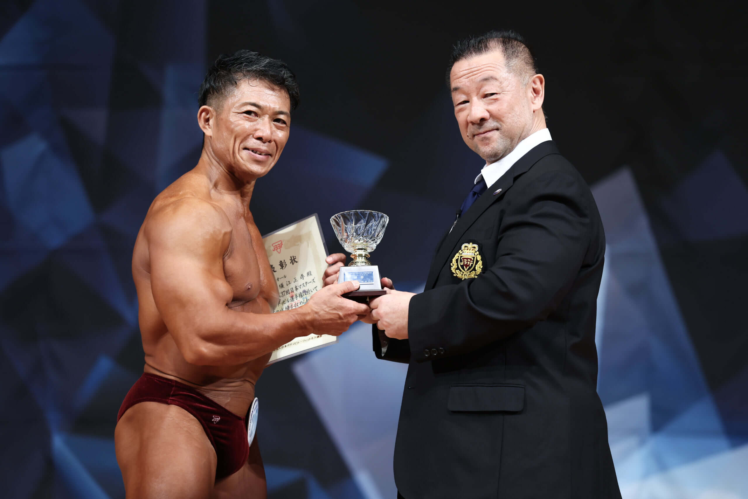 40歳から89歳までのボディビルダーが新潟に集結 総合優勝は須江正尋の