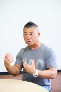 桑原弘樹氏