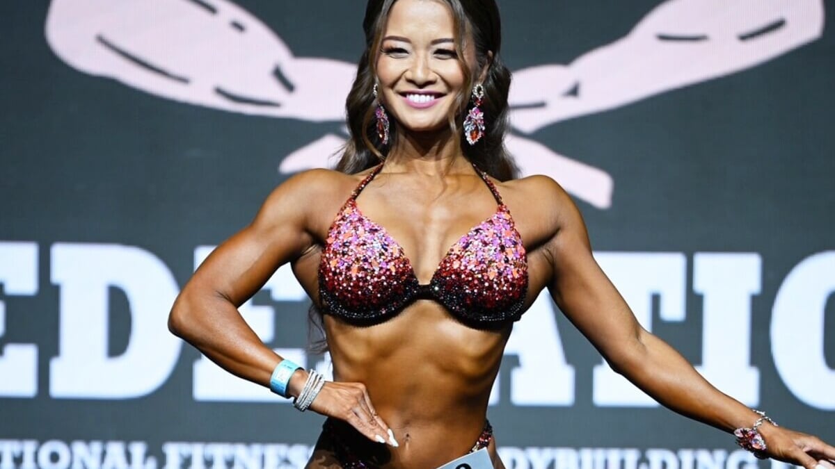 愛らしい43歳のワーキングママが国際大会で優勝に輝く！ハリのある