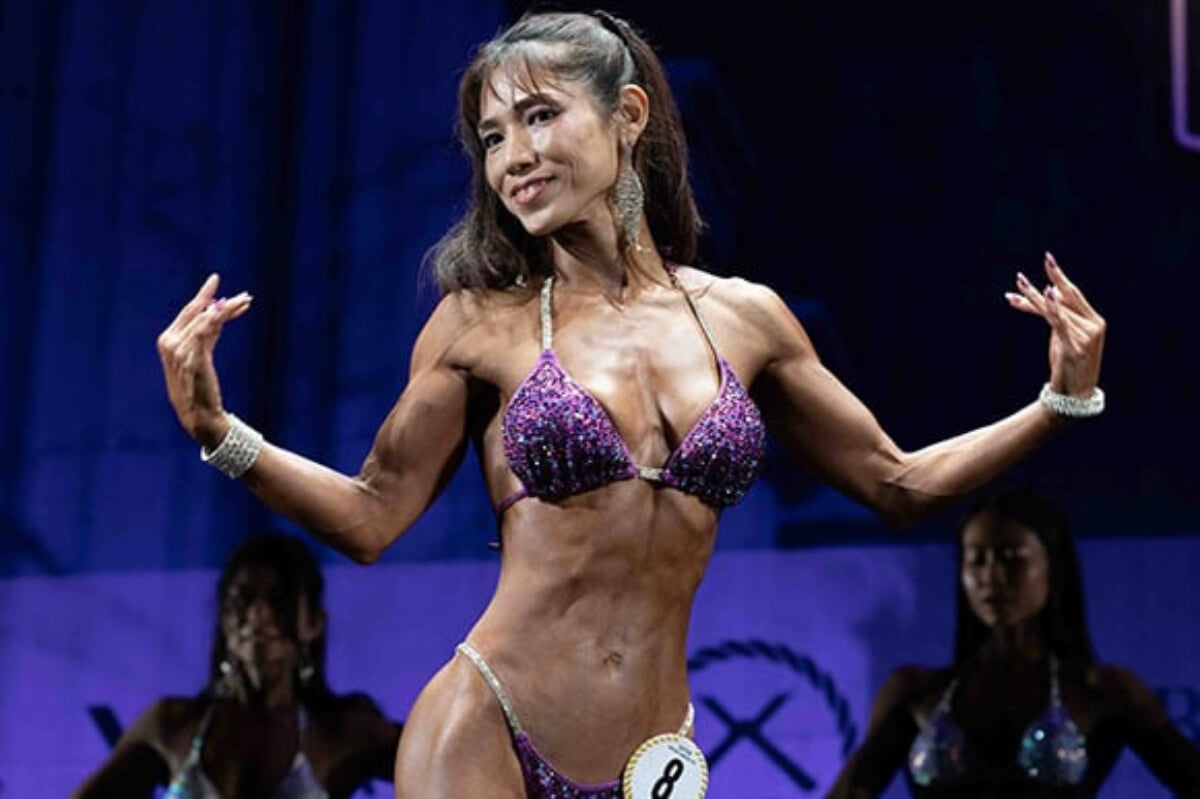 公務員として働く48歳、初のビキニ姿でステージに 「華やかな衣装や