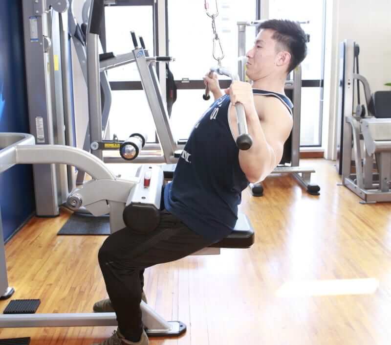 どのバーを使うべき?ジムに置いてあるケーブルアタッチメントは身体の特性に合わせて選択すべし!ボディビル世界チャンピオン・鈴木雅が種類を解説!