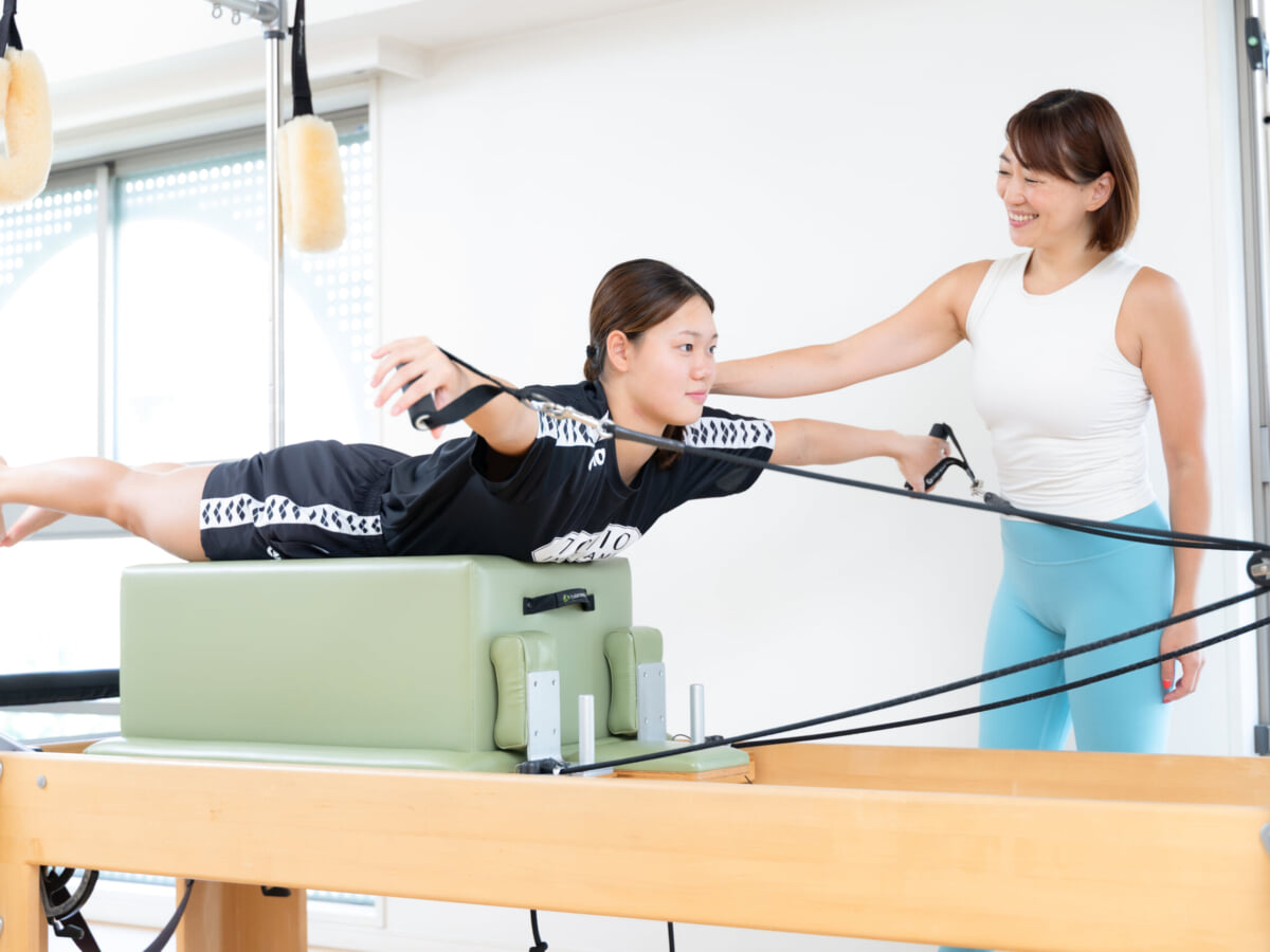 五輪スイマー平井瑞希が実践するマシンピラティス「身体をコントロール