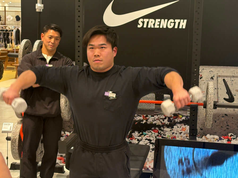 西﨑選手によるサイドレイズ指導