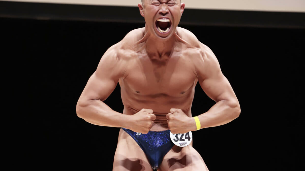 娘と家族を守るために始めた筋トレ 52歳パパトレーニーが魅せた金剛