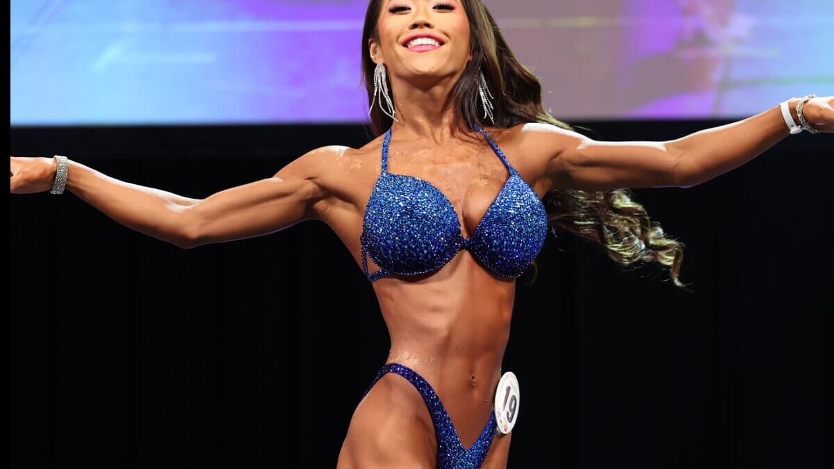 ビキニでもドレスでも映える背中と脚！ 徳島から世界を目指す28歳 夫の